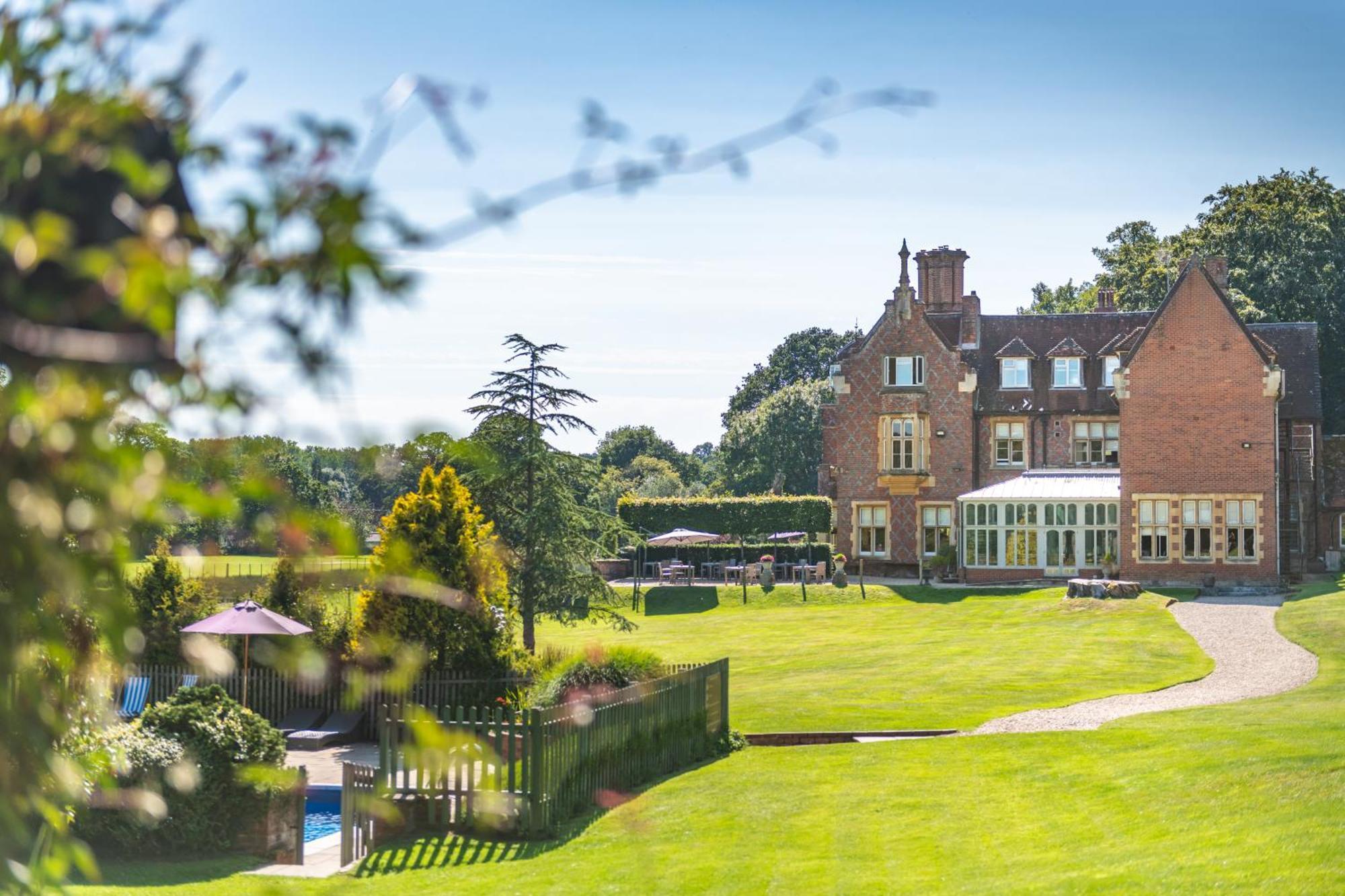 Hotel Burley Manor Extérieur photo